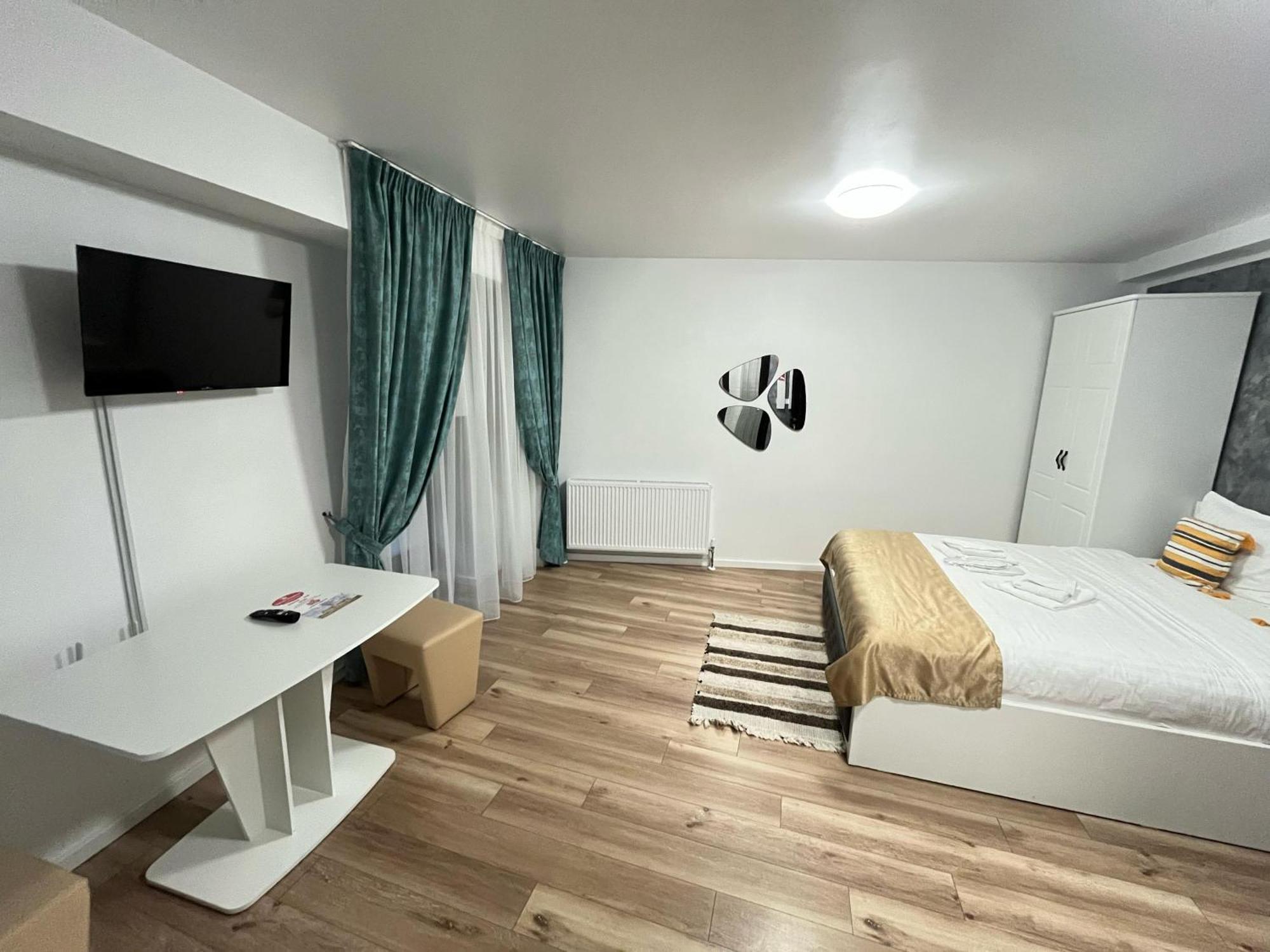 Grey Boutique Hotel Palas Яш Екстериор снимка