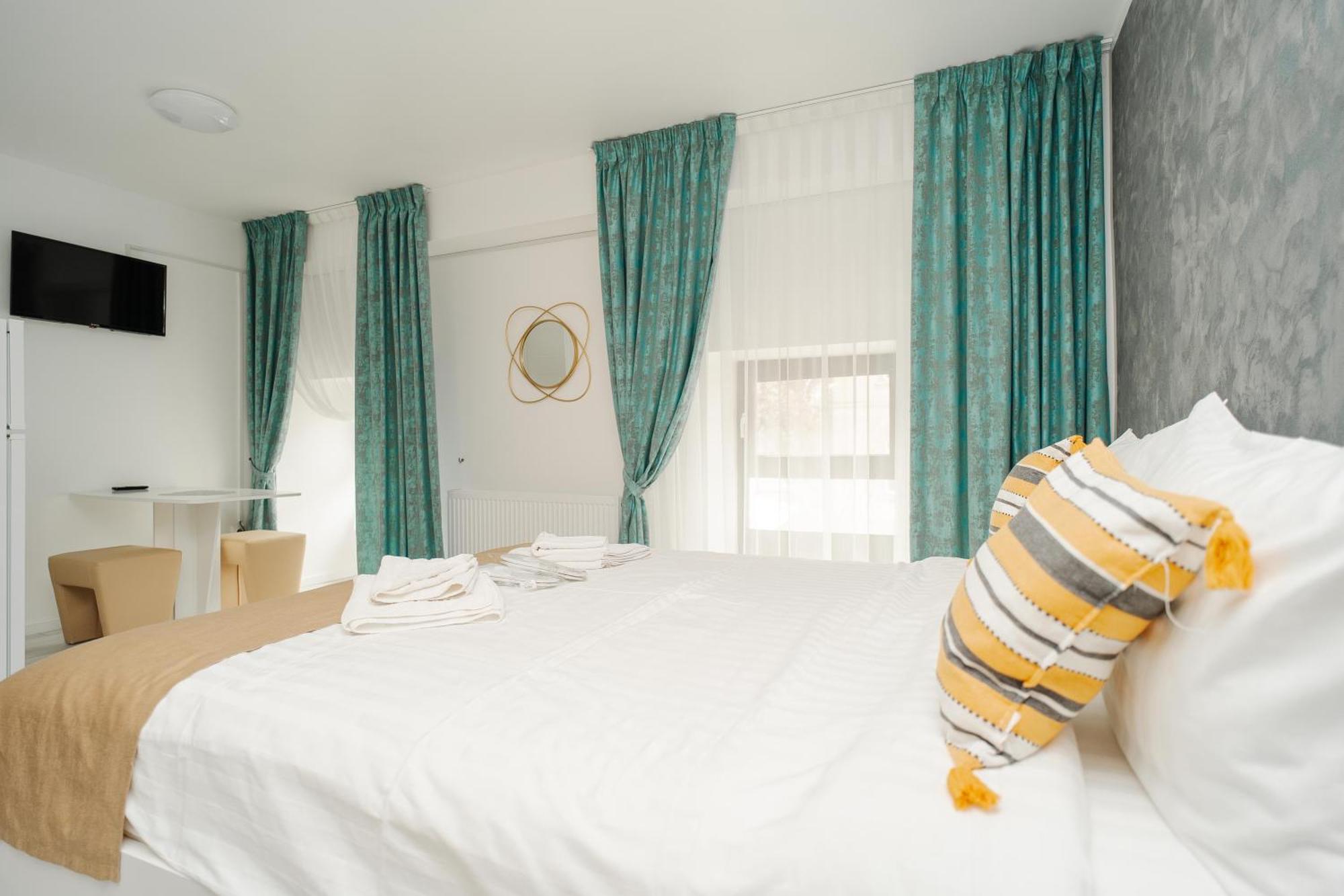 Grey Boutique Hotel Palas Яш Екстериор снимка